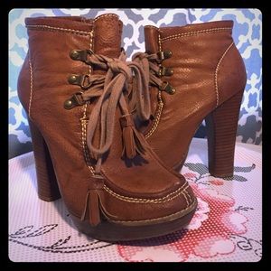 Mia laced tassel boot